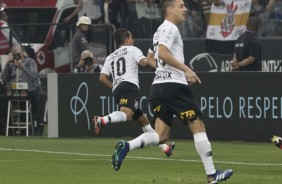 Jadson comemora o único gol na partida desta quinta