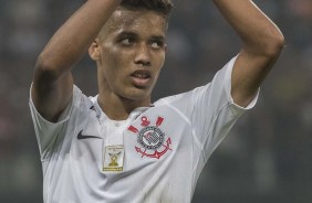 Pedrinho é aplaudido na partida desta quinta