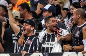 Torcedores fazem a festa na Arena Corinthians