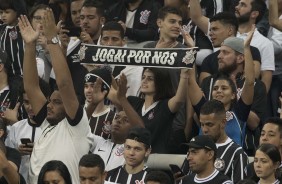 Torcida faz a festa na Arena Corinthians