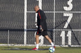 Mauri Lima, preparador de goleiro, treina os arqueiros para o jogo contra o Flamengo