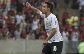 Jadson sentiu a coxa e saiu de campo ainda no primeiro tempo contra o Flamengo