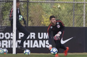 O goleiro Caíque França no treinamento desta manhã no CT; Foco é o Flamengo