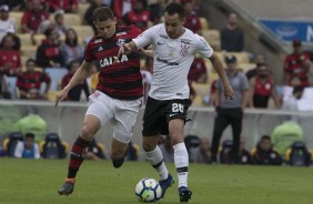 Rodriguinho atuando na partida contra o Flamengo, pelo Campeonato Brasileiro