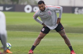 Kazim durante o treino desta tarde no CT; Foco no Santos, pelo Brasileiro