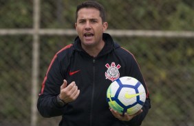 Loss prepara a equipe para enfrentar o Santos, no clássico pelo Brasileirão