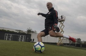 Mauri, preparador de goleiros, durante último treinamento antes do jogo contra o Santos