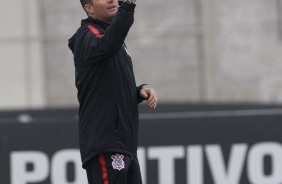 No CT Joaquim Grava, técnico Osmar Loss deu o último treino antes do Timão enfrentar o Santos