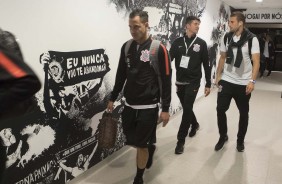 Rodriguinho e Henrique chegam a Arena para duelo contra o Santos