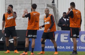 Elenco durante treinamento no CT Joaquim Grava