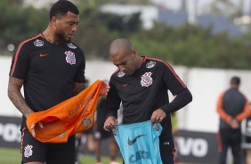 Kazim e Emerson Sheik durante treinamento no CT Joaquim Grava