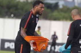 No centro de treinamentos, Kazim faz treino antes do jogo contra o Vitria