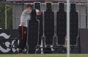 O goleiro Caque Frana durante treino no CT Joaquim Grava