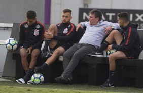 Pedrinho, Maycon, Andrs Sanchez e Gabriel durante treino desta quinta-feira no CT