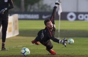 Caíque França, goleiro reserva, no treinamento desta sexta-feira no CT