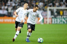 Mantuan e Rodriguinho no jogo contra o Santos, que terminou em empate, na Arena Corinthians