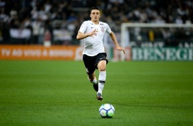 Mantuan em jogada contra o Santos, pelo Brasileiro, na Arena Corinthians