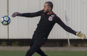 No CT Joaquim Grava, goleiro Walter faz último treino antes do jogo contra o Vitória