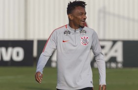 Paulo Roberto exibe sorriso durante o treino desta sexta-feira no CT Joaquim Grava