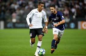Pedrinho durante jogo contra o Santos, na Arena Corinthians, pelo Brasileirão