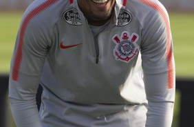 Sorridente, Léo Príncipe treina no CT Joaquim Grava nesta sexa-feira