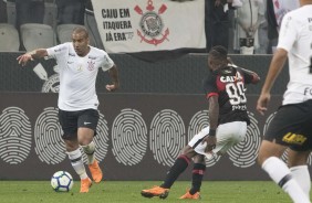 Emerson Sheik entrou no segundo tempo do jogo contra o Vitória, na Arena Corinthians