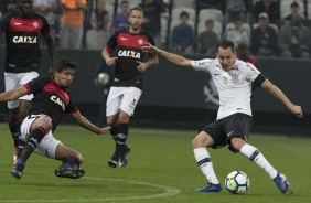 Rodriguinho atuando contra o Vitória, na Arena Corinthians, pelo Brasileirão