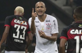 Roger durante partida contra o Vitória, na Arena Corinthians, pelo Campeonato Brasileiro