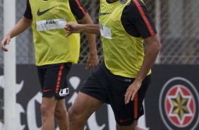 Capixaba e Júnior Dutra durante o treino desta tarde no CT Joaquim Grava