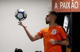 Gabriel durante preparao no vestirio da Arena Fonte Nova