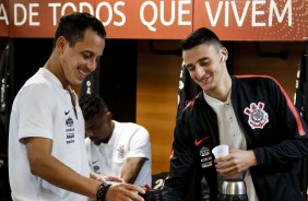 Rodriguinho e Mantuan no vestirio da Arena Fonte Nova antes do duelo contra o Bahia