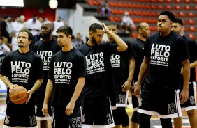 Jogadores do basquete do Corinthians protestaram pela MP841