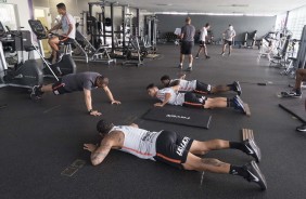Jogadores na academia do CT durante reapresentação após folga prolongada durante a Copa