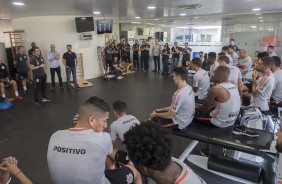 Loss reúne o elenco durante representação após folga para a Copa do Mundo
