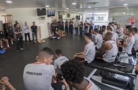 Loss rene o elenco durante representao aps folga para a Copa do Mundo