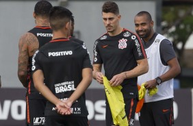 Danilo Avelar foi apresentado e já treinou no CT Joaquim Grava com os companheiros