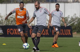 Danilo durante o treino deste sbado no CT Joaquim Grava