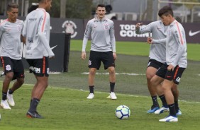 Jogadores do Timão no treino desta terça