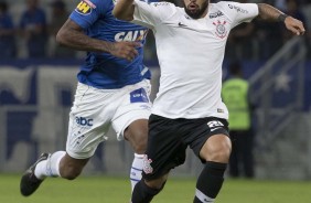 Clayson durante jogo contra o Cruzeiro, em amistoso no Mineiro