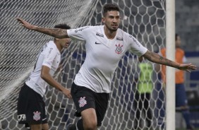 Pedro Henrique marca contra o Cruzeiro; Zagueiro anotou o segundo do Timão no jogo