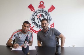 Jonathas Jesus se apresenta de forma oficial no Corinthians