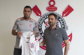 Jonathas Jesus se apresenta de forma oficial no Corinthians