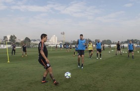 Jogadores em atividade no treino desta sexta