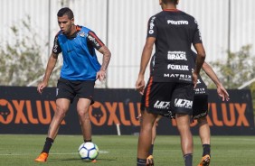 Jogadores em atividade no treino desta sexta