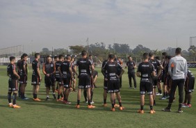 Jogadores em atividade no treino desta sexta