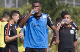 Jogadores em atividade no treino desta sexta