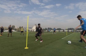 Jogadores em atividade no treino desta sexta