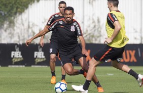 Jogadores em atividade no treino desta sexta