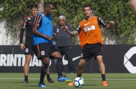 Jogadores em atividade no treino desta sexta