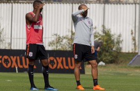 Jogadores em atividade no treino deste sbado